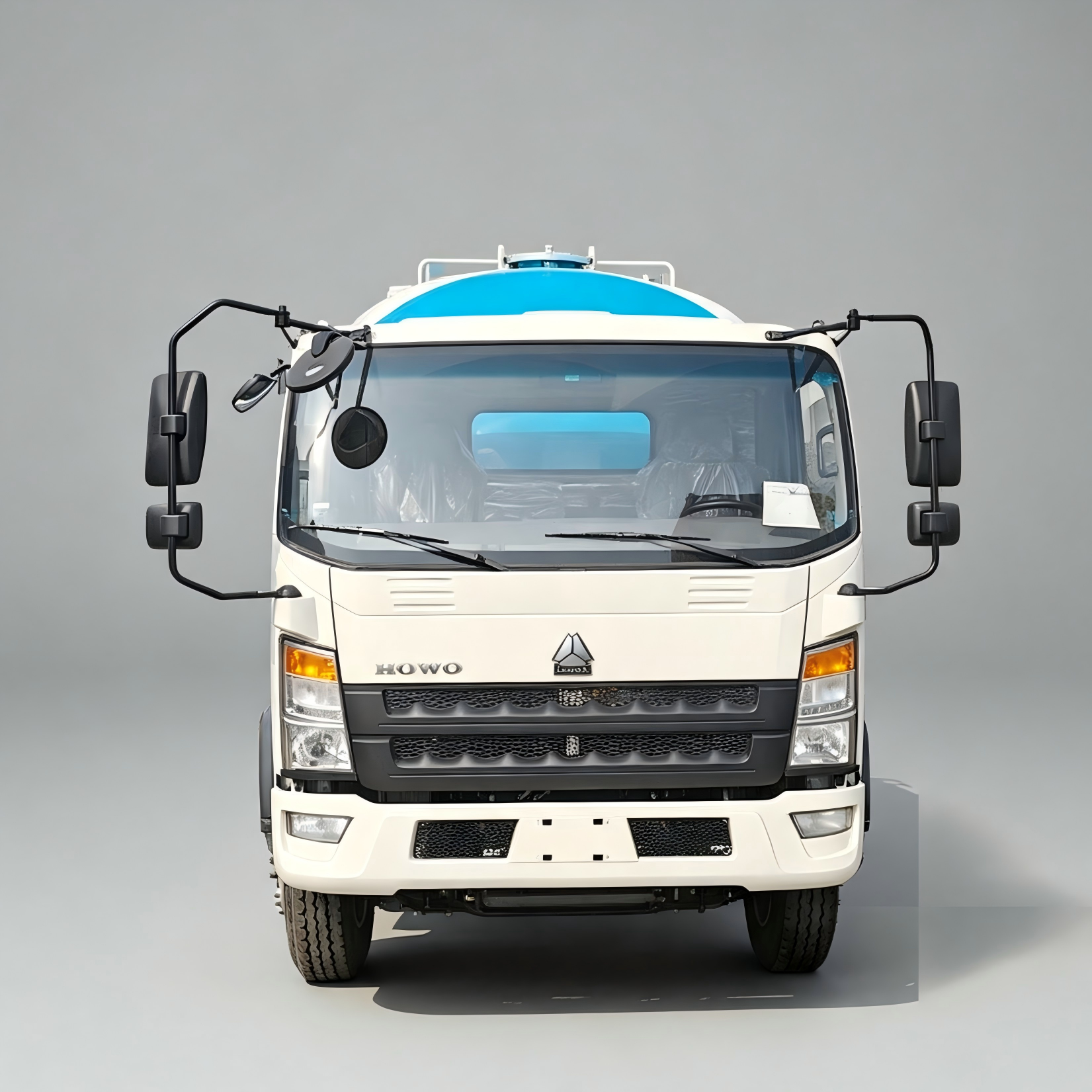 Howo 4x2 116hp 5CBM fuel tanker Truck - Image 6
