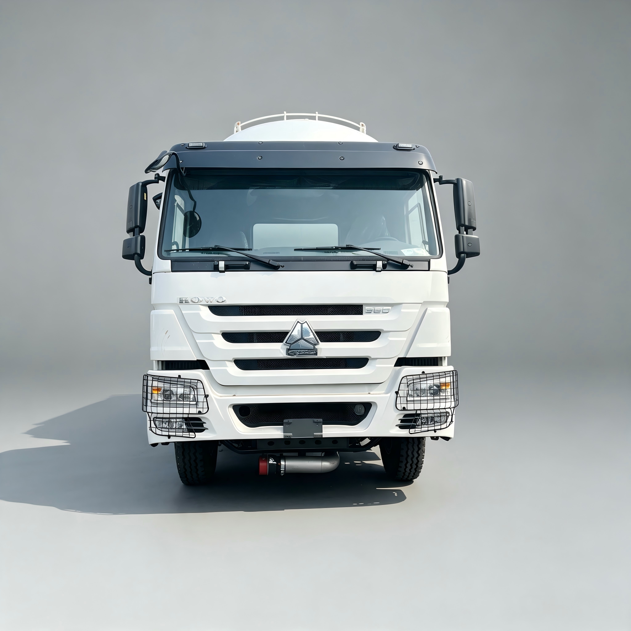 SINOTRUK HOWO FUEL TANKER - Image 5